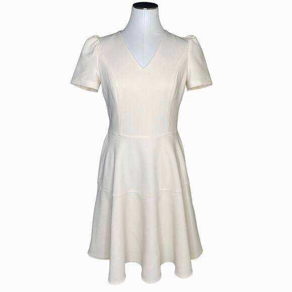 Gal Meets Glam Kate Dress in Cream - Picture 2 of 12